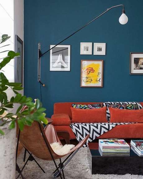 34. Ao contrário do que muita gente pensa, o azul petróleo cor pode ser combinado com várias outras cores – Foto: Julia Ribeiro Fotografia