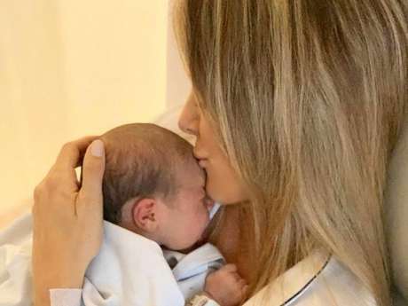 Fãs de Ticiane Pinheiro apontam semelhança com Manuela em foto antiga publicada nesta quinta-feira, dia 18 de julho de 2019 Fãs de Ticiane Pinheiro apontam semelhança com Manuela em foto antiga publicada nesta quinta-feira, dia 18 de julho de 2019