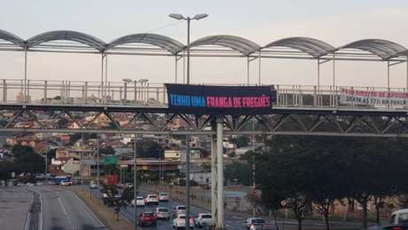 Viaduto na Av. Antonio Carlos foi um dos alvos da provocação cruzeirense ao Atlético-MG (Foto: Reprodução/Internet) Viaduto na Av. Antonio Carlos foi um dos alvos da provocação cruzeirense ao Atlético-MG (Foto: Reprodução/Internet)