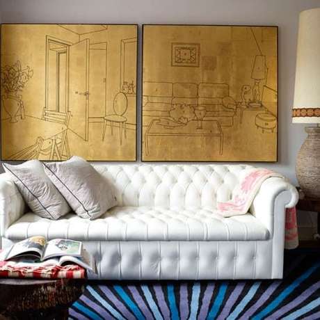 48. O sofá chesterfield branco pode ser associado a itens coloridos. Foto: Estetikev 48. O sofá chesterfield branco pode ser associado a itens coloridos. Foto: Estetikev