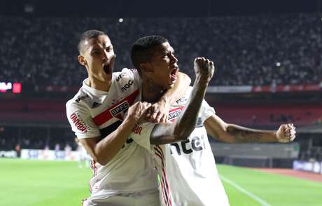 Raniel, do São Paulo, comemora seu gol em partida da equipe contra a Chapecoense, válida pela 11ª rodada do Campeonato Brasileiro 2019, no Estádio do Morumbi, na capital paulista