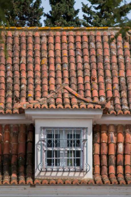 26. A telha portuguesa pode ser utilizada de muitas formas. Foto: Freepik 26. A telha portuguesa pode ser utilizada de muitas formas. Foto: Freepik