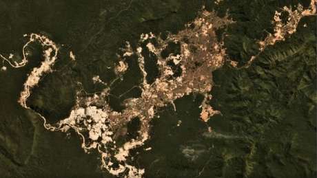 Como exploração mineral em terras indígenas não foi regulamentada em lei, atividade é ilegal, mas vem se expandindo, segundo imagens de satélite Como exploração mineral em terras indígenas não foi regulamentada em lei, atividade é ilegal, mas vem se expandindo, segundo imagens de satélite