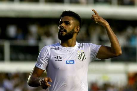 Felipe Jonatan comemora gol contra o AvaÃ­, na Vila Belmiro