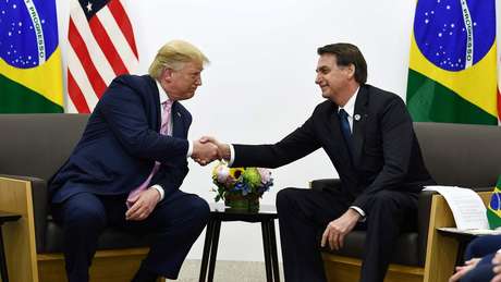 Trump e Bolsonaro se cumprimentam durante encontro em junho; representantes de ambos os países têm dado declarações animadas sobre futuro da relação bilateral Trump e Bolsonaro se cumprimentam durante encontro em junho; representantes de ambos os países têm dado declarações animadas sobre futuro da relação bilateral