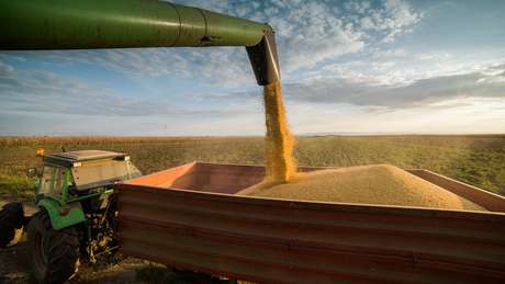 Brasil e EUA são ferrenhos concorrentes no comércio exterior, disputando commodities e petróleo Brasil e EUA são ferrenhos concorrentes no comércio exterior, disputando commodities e petróleo