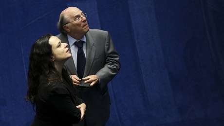 Janaína Paschoal e Miguel Reale Júnior em sessão do processo de impeachment de Dilma Rousseff, em 2016; autores do pedido que tirou petista do poder têm opiniões diferentes sobre Bolsonaro Janaína Paschoal e Miguel Reale Júnior em sessão do processo de impeachment de Dilma Rousseff, em 2016; autores do pedido que tirou petista do poder têm opiniões diferentes sobre Bolsonaro