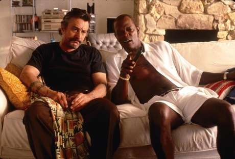 De Niro e Samuel L. Jackson em 'Jackie Brown', policial de 1997, de Quentin Tarantino De Niro e Samuel L. Jackson em 'Jackie Brown', policial de 1997, de Quentin Tarantino