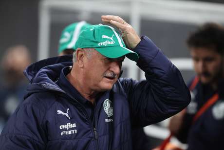 O técnico Luiz Felipe Scolari, do Palmeiras, antes da partida contra o Corinthians, válida pela 13ª rodada do Campeonato Brasileiro 2019, na Arena Corinthians, na zona leste de São Paulo, na noite deste domingo (4)