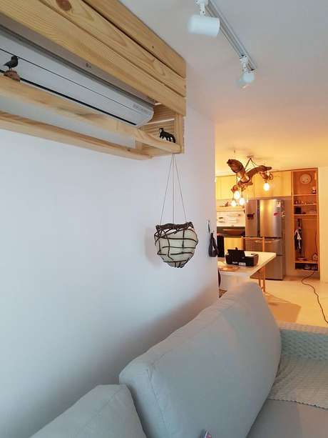 24. O ar condicionado split pode ser instalado em um suporte. Projeto de Alê Nasceubem 24. O ar condicionado split pode ser instalado em um suporte. Projeto de Alê Nasceubem