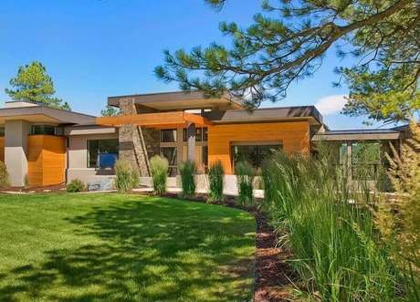 5. Mantenha quartos e escritório nos fundos da casa térrea – Foto: Habitissimo