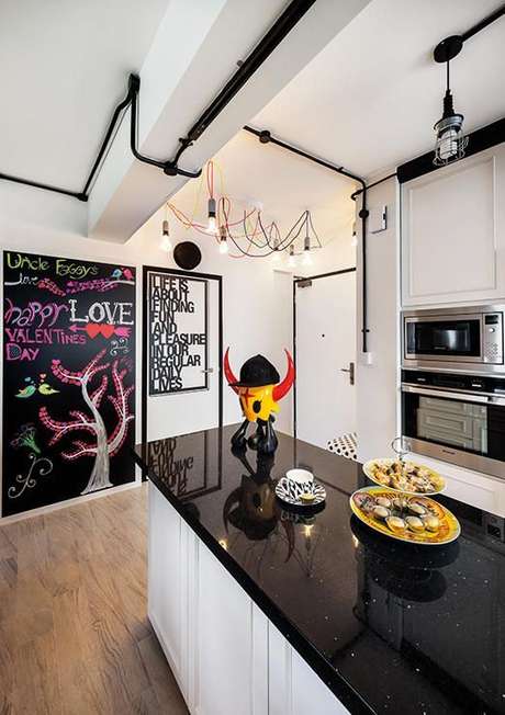8. Algumas decorações utilizam a instalação elétrica como elemento decorativo. Foto: Casinha Colorida 8. Algumas decorações utilizam a instalação elétrica como elemento decorativo. Foto: Casinha Colorida