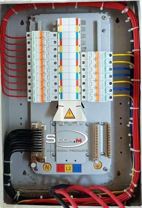40. Os materiais utilizados em uma instalação elétrica também devem seguir as normas. Foto: Pinterest 40. Os materiais utilizados em uma instalação elétrica também devem seguir as normas. Foto: Pinterest