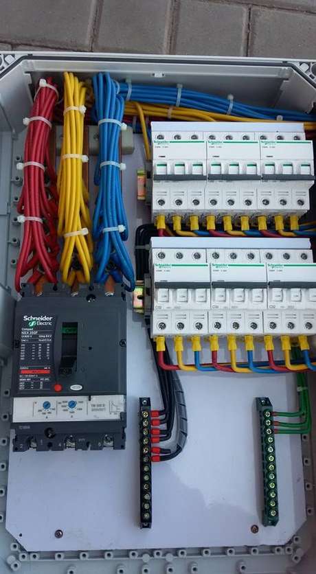 7. Existe a instalação elétrica residencial, a predial e a comercial. Foto: Electrica Tecnology 7. Existe a instalação elétrica residencial, a predial e a comercial. Foto: Electrica Tecnology