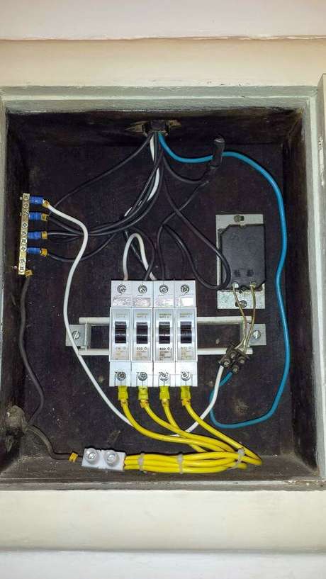 35. Bons materiais devem ser utilizados em uma instalação elétrica. Foto: Dicas do Gilson Eletricista 35. Bons materiais devem ser utilizados em uma instalação elétrica. Foto: Dicas do Gilson Eletricista