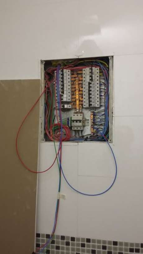 30. É fundamental que o eletricista conheça muito bem o imóvel do qual está fazendo a instalação elétrica. Foto: Dicas do Gilson Eletricista 30. É fundamental que o eletricista conheça muito bem o imóvel do qual está fazendo a instalação elétrica. Foto: Dicas do Gilson Eletricista