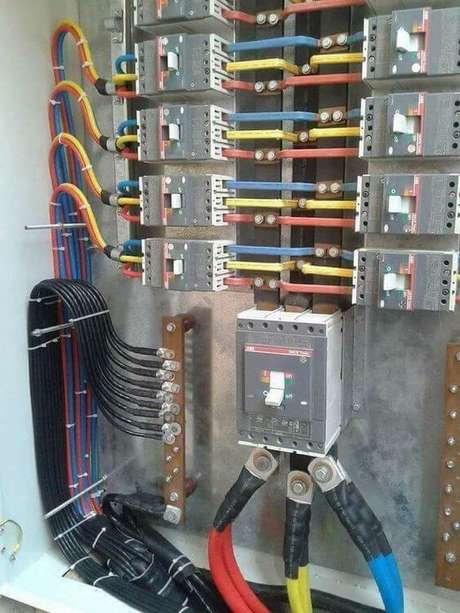 1. A instalação elétrica é um dos pontos mais importantes de uma casa. Foto: Web Dar Waza 1. A instalação elétrica é um dos pontos mais importantes de uma casa. Foto: Web Dar Waza