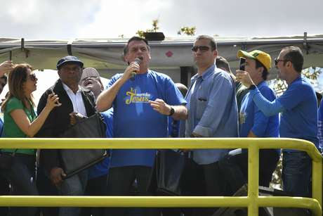 Bolsonaro participa de Marcha para Jesus de Brasilia, neste sÃ¡bado (10)