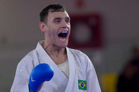 Douglas Brose foi prata na categoria até 60kg (Washington Alves/COB) Douglas Brose foi prata na categoria até 60kg (Washington Alves/COB)