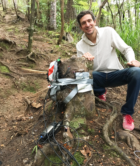 Sebastian Leuzinger (foto) e Martin Bader descobriram que a água ainda estava fluindo no toco Sebastian Leuzinger (foto) e Martin Bader descobriram que a água ainda estava fluindo no toco