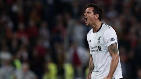 Lovren perdeu espaço no Liverpool (Foto: Isabella Bonotto / AFP)