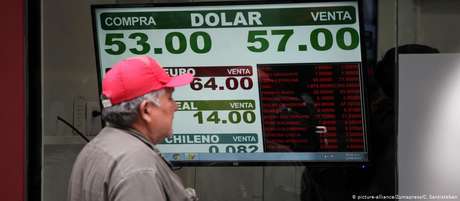 Peso despencou em relação ao dólar Peso despencou em relação ao dólar