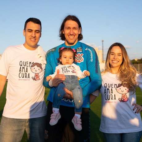 Além de entrar em campo com o Corinthians, família de Marina visitou o CT do clube Além de entrar em campo com o Corinthians, família de Marina visitou o CT do clube