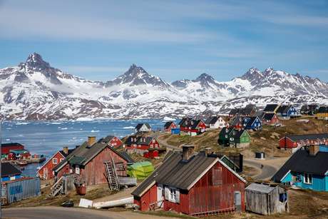 Neve cobre montanha na cidade de Tasiilaq, na Groenlândia
15/06/2018 REUTERS/Lucas Jackson