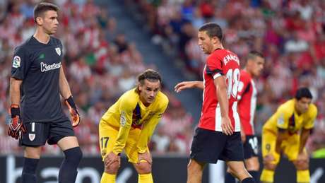 DESENTROSADO? Griezmann não correspondeu às expectativas que rondavam sua estreia (Foto: AFP) DESENTROSADO? Griezmann não correspondeu às expectativas que rondavam sua estreia (Foto: AFP)