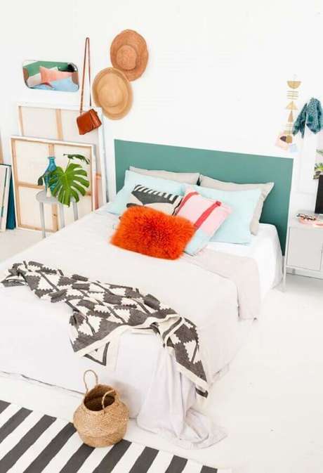 91. Cores para quartos com decoração com almofadas coloridas – Por: Habitissimo