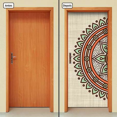 21. A mandala também é um tema muito comum em adesivo de porta. Foto: Elo7 21. A mandala também é um tema muito comum em adesivo de porta. Foto: Elo7