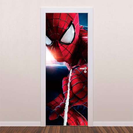 10. É possível encontrar modelos de adesivo de porta com tema de super-herói. Foto: Brave Impressões 10. É possível encontrar modelos de adesivo de porta com tema de super-herói. Foto: Brave Impressões