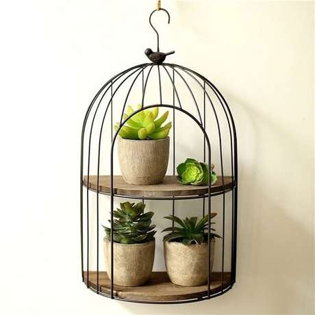 41. Gaiola decorativa feita em metal com estrutura de prateleira. Fonte: Pinterest 41. Gaiola decorativa feita em metal com estrutura de prateleira. Fonte: Pinterest