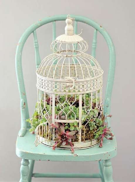 74. Gaiola decorativa com suculentas. Fonte: Pinterest 74. Gaiola decorativa com suculentas. Fonte: Pinterest
