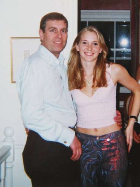 Virginia Roberts afirma ter tido relações sexuais com o príncipe Andrew, algo negado pelo Palácio de Buckingham Virginia Roberts afirma ter tido relações sexuais com o príncipe Andrew, algo negado pelo Palácio de Buckingham
