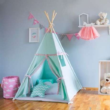 19. Cabaninha infantil para quarto de menina com almofadas estampadas. Fonte: Pinterest 19. Cabaninha infantil para quarto de menina com almofadas estampadas. Fonte: Pinterest