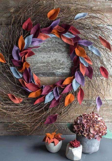 24. Escolha uma guirlanda de feltro criativa e linda – Por: Pinterest 24. Escolha uma guirlanda de feltro criativa e linda – Por: Pinterest
