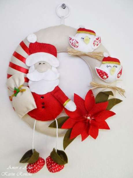 31. A guirlanda de feltro natal fica linda com o papai noel – Por: Amor e Arte 31. A guirlanda de feltro natal fica linda com o papai noel – Por: Amor e Arte
