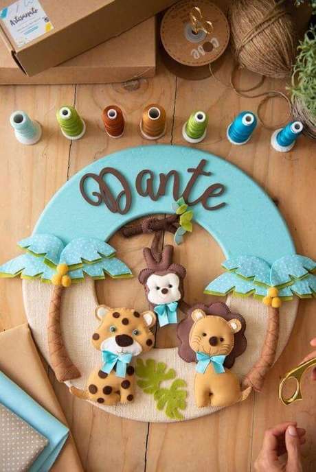 1. A guirlanda de feltro para bebê no tema safári é a mais procurada – Por: Pinterest 1. A guirlanda de feltro para bebê no tema safári é a mais procurada – Por: Pinterest