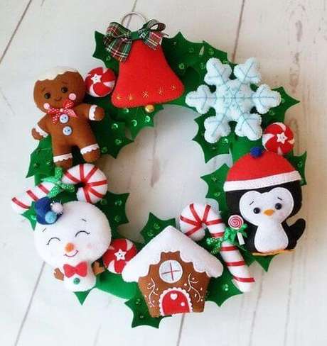 9. Guirlanda de natal em feltro – Por: Etsy 9. Guirlanda de natal em feltro – Por: Etsy