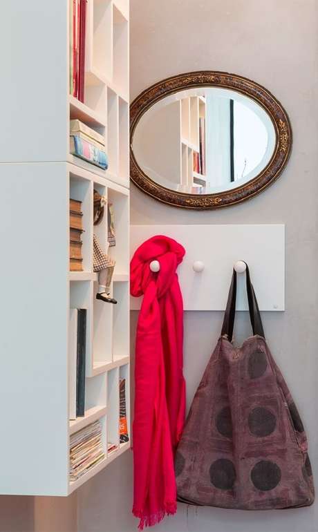 7. O cabideiro é uma peça muito utilitária no quarto de estudante. Fonte: Pinterest 7. O cabideiro é uma peça muito utilitária no quarto de estudante. Fonte: Pinterest