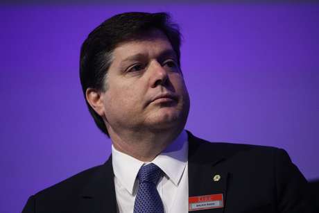 Grupo de Maia lança Baleia Rossi contra candidato de Bolsonaro na Câmara 