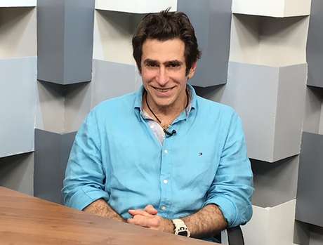 Alexandre Bez alerta: “Cenas fortes podem influenciar pessoas de estrutura psicológica fraca” Alexandre Bez alerta: “Cenas fortes podem influenciar pessoas de estrutura psicológica fraca”