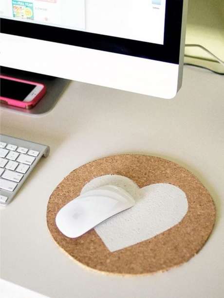 36. Este mausepad de cortiça é simples e muito funcional. Foto: Artesanato Total 36. Este mausepad de cortiça é simples e muito funcional. Foto: Artesanato Total