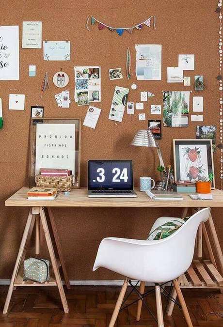 28. A cortiça é muito útil para organização de ideias. Foto: Ideias Decor 28. A cortiça é muito útil para organização de ideias. Foto: Ideias Decor