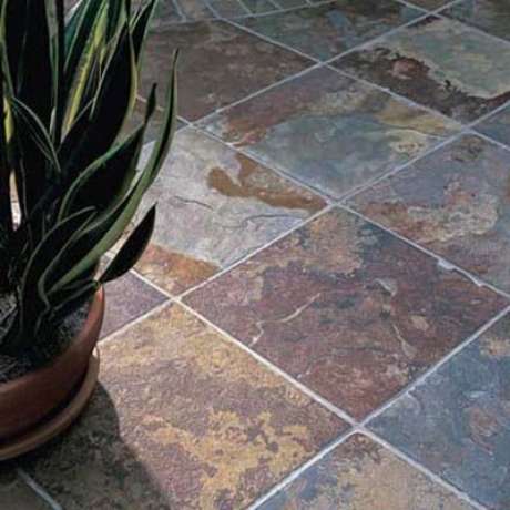 16. Invista no piso de ardósia ferrugem para ambientes neutros – Por: Pinterest 16. Invista no piso de ardósia ferrugem para ambientes neutros – Por: Pinterest