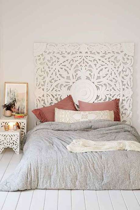 13. Pisos para quarto de madeira na cor branca – Por: Urbanoutfitters 13. Pisos para quarto de madeira na cor branca – Por: Urbanoutfitters
