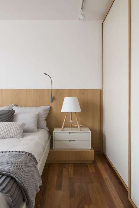 2. Piso laminado para quarto combinando com a cabeceira da cama – Por: Casa Vogue 2. Piso laminado para quarto combinando com a cabeceira da cama – Por: Casa Vogue