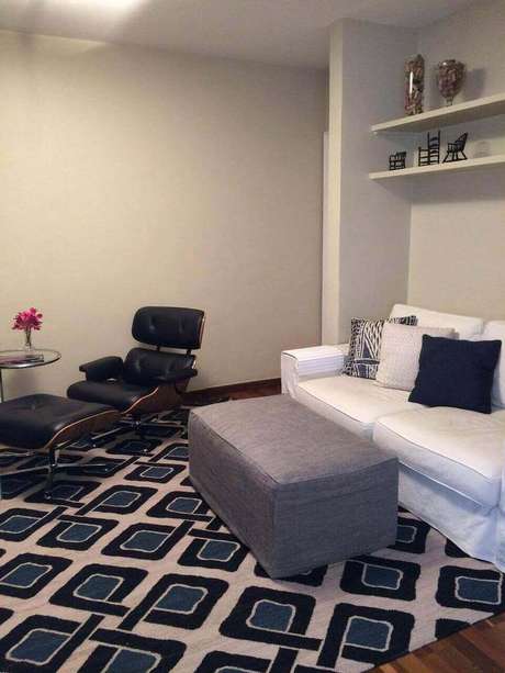 32. As linhas simples do puff quadrado, no entanto, fazem dele uma peça moderna. Projeto de Codecorar 32. As linhas simples do puff quadrado, no entanto, fazem dele uma peça moderna. Projeto de Codecorar