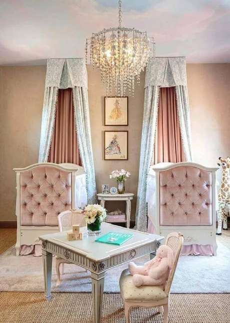 36. Quarto de gêmeos com berço seguindo o estilo provençal. Fonte: Terra 36. Quarto de gêmeos com berço seguindo o estilo provençal. Fonte: Terra